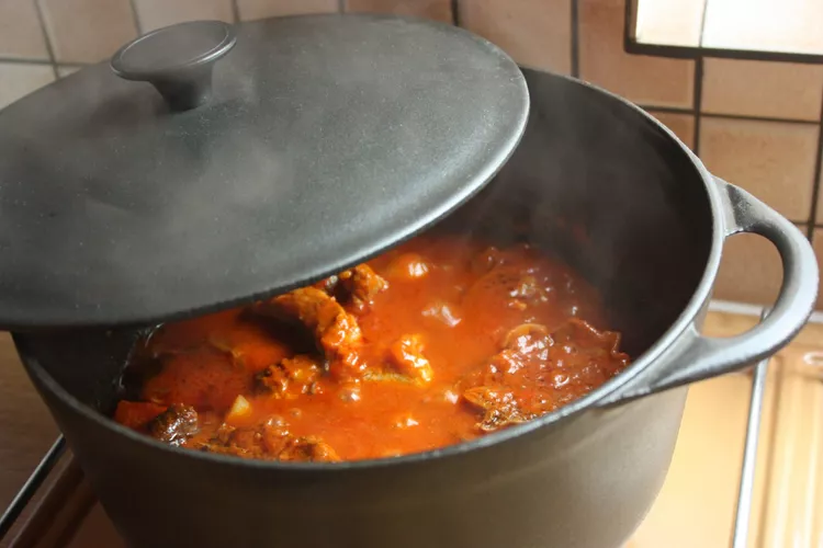 how to cook a roast in a dutch oven