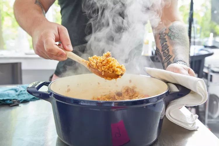 how to clean burnt dutch oven