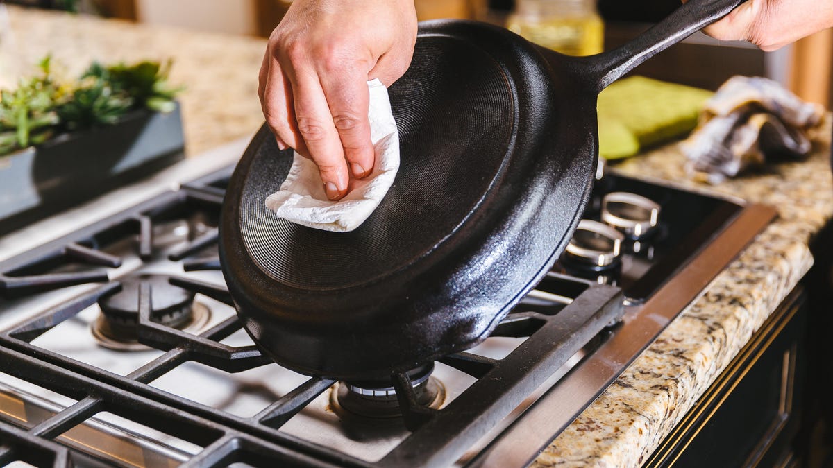 how to make cast iron stove grates black again