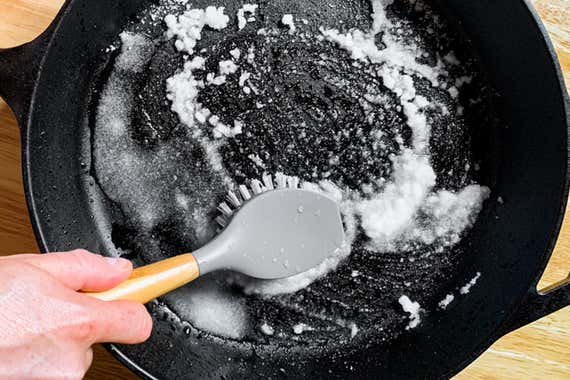 how to remove rust from a cast iron pan