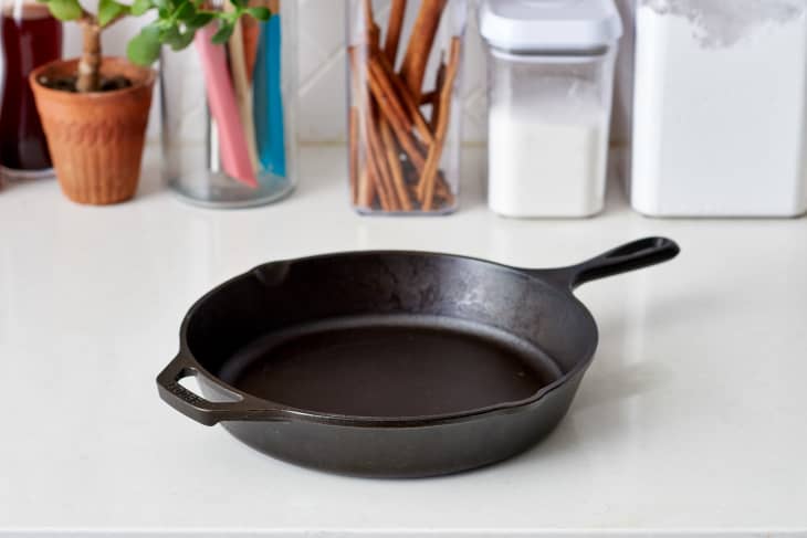 how to restore a cast iron skillet