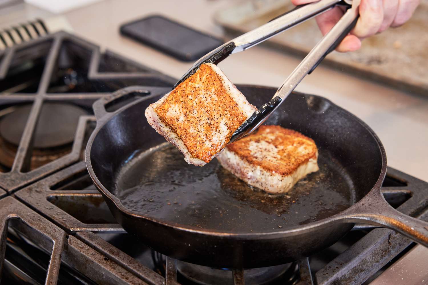 how to polish a cast iron skillet