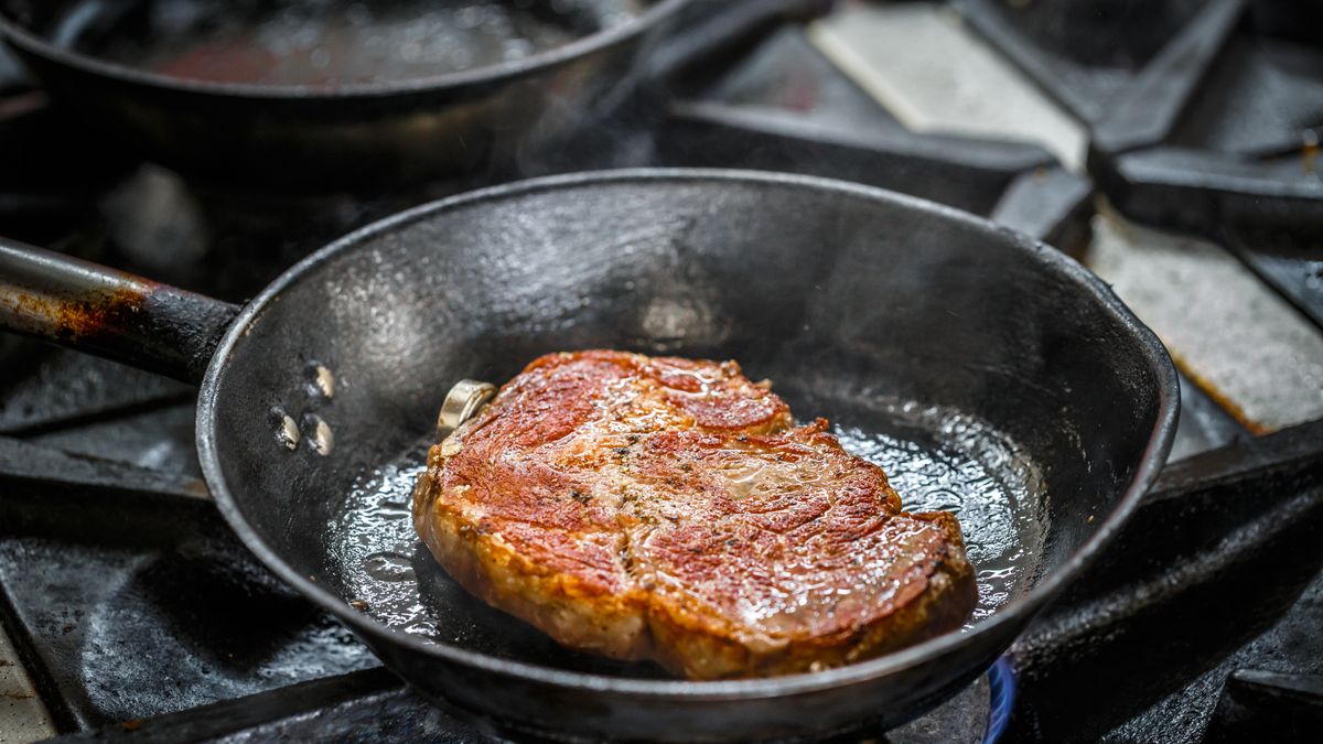 how to turn a stainless steel skillet into a nonstick pan