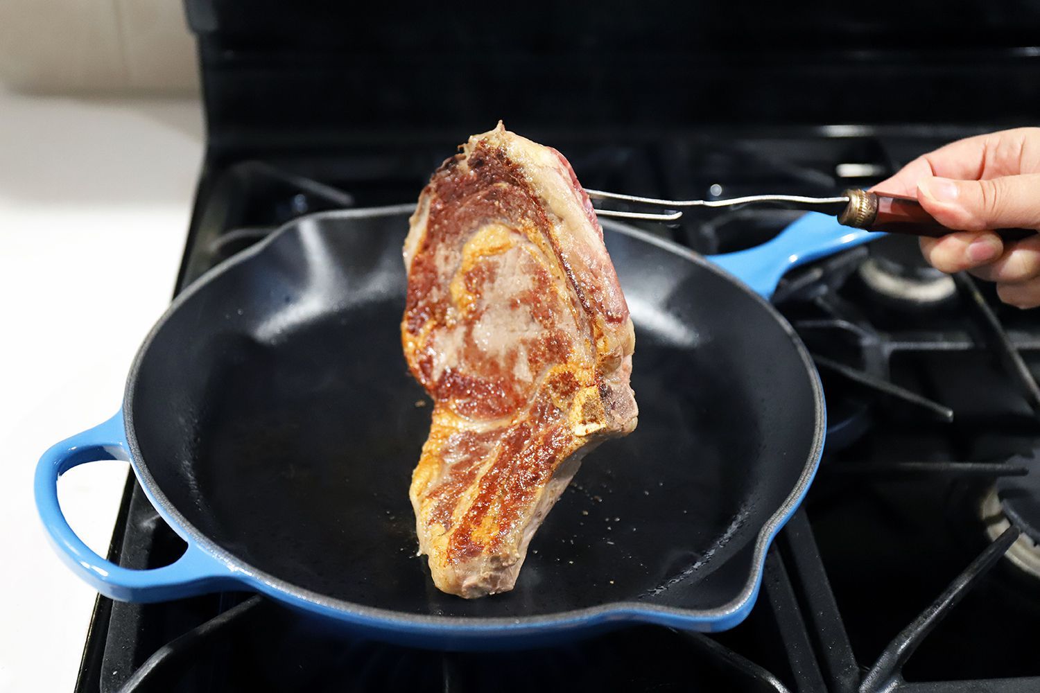 how to use lye to cleaning cast iron skillet