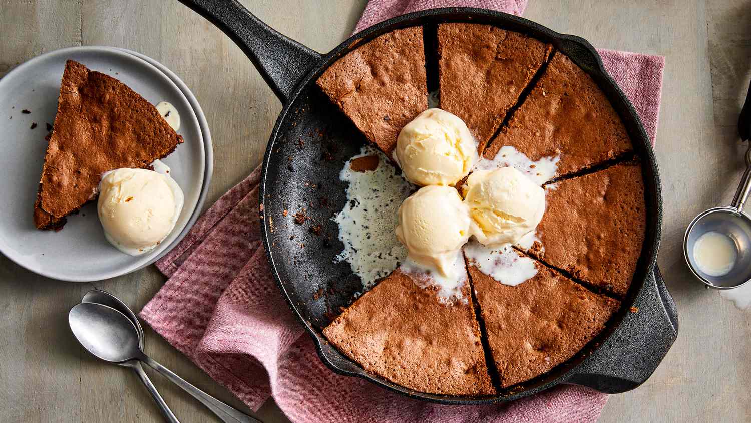 cast iron skillet vs enamel coated