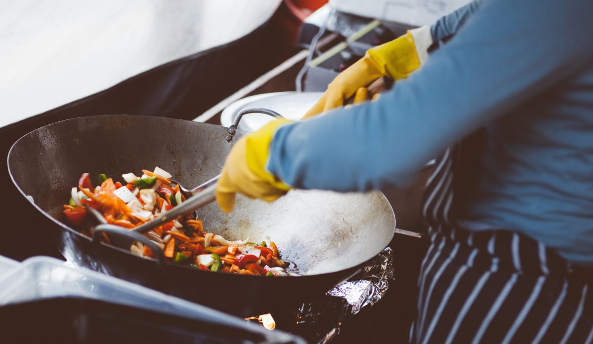 how to clean a scorched wok