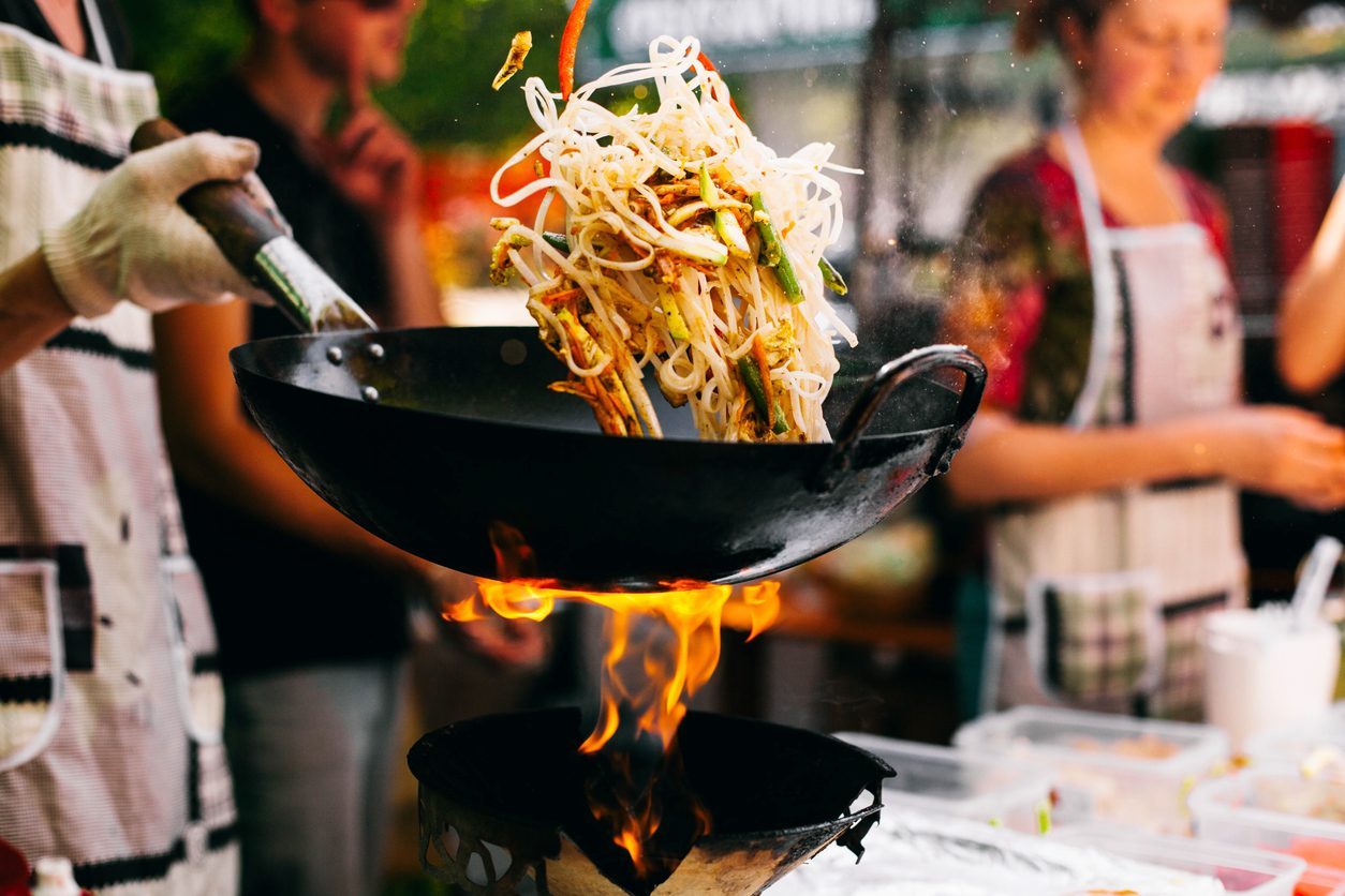 how thick should a wok be