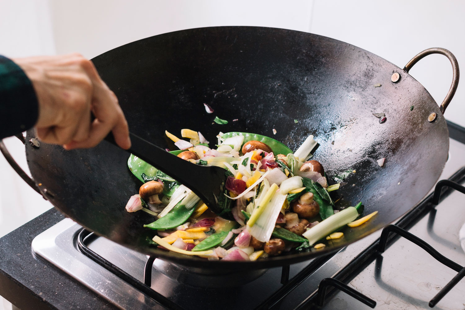 how to clean a wok with a bamboo brush