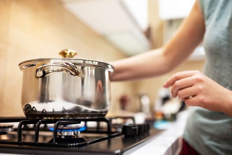 how to clean glass saucepan lids