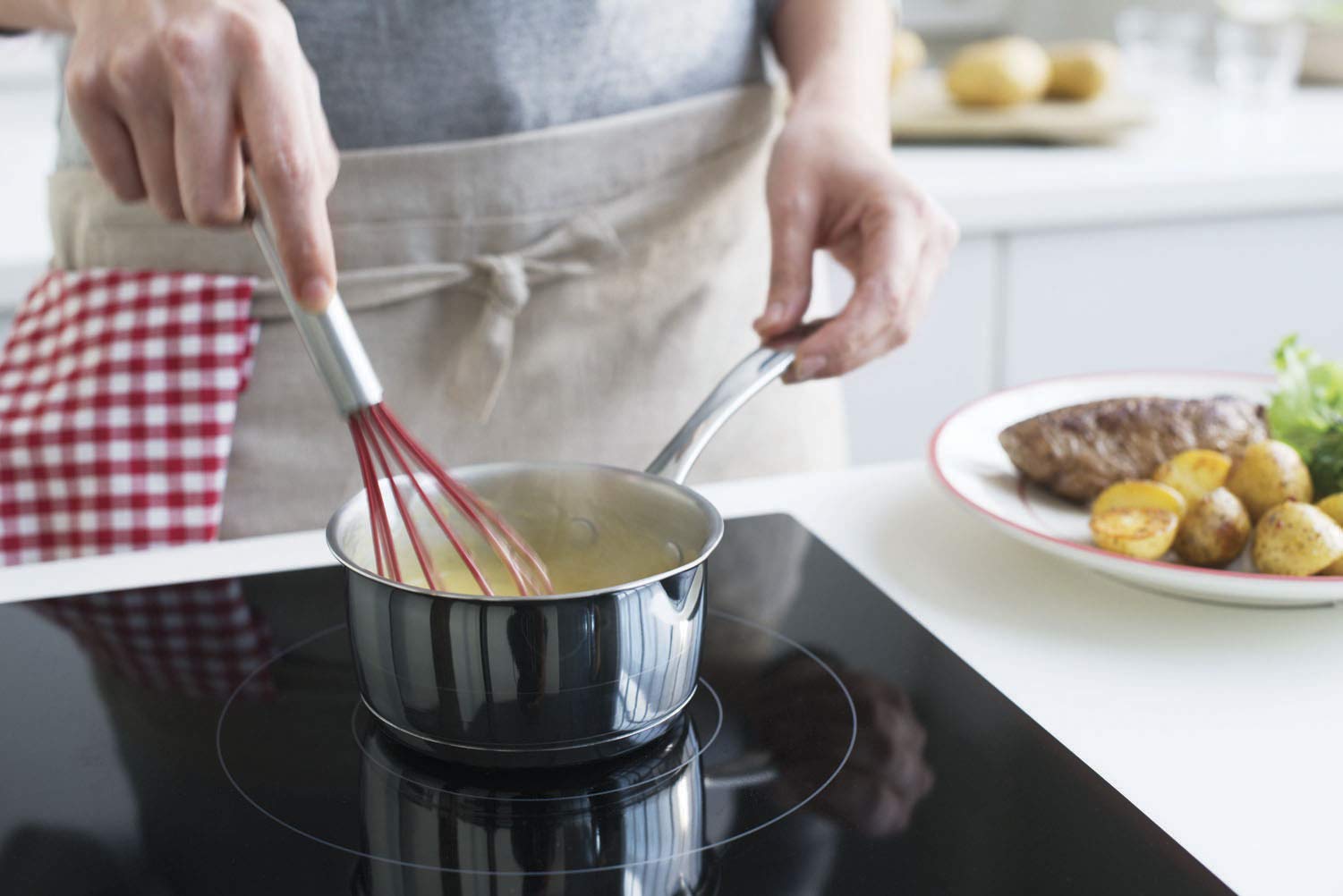 how to boil eggs in saucepan