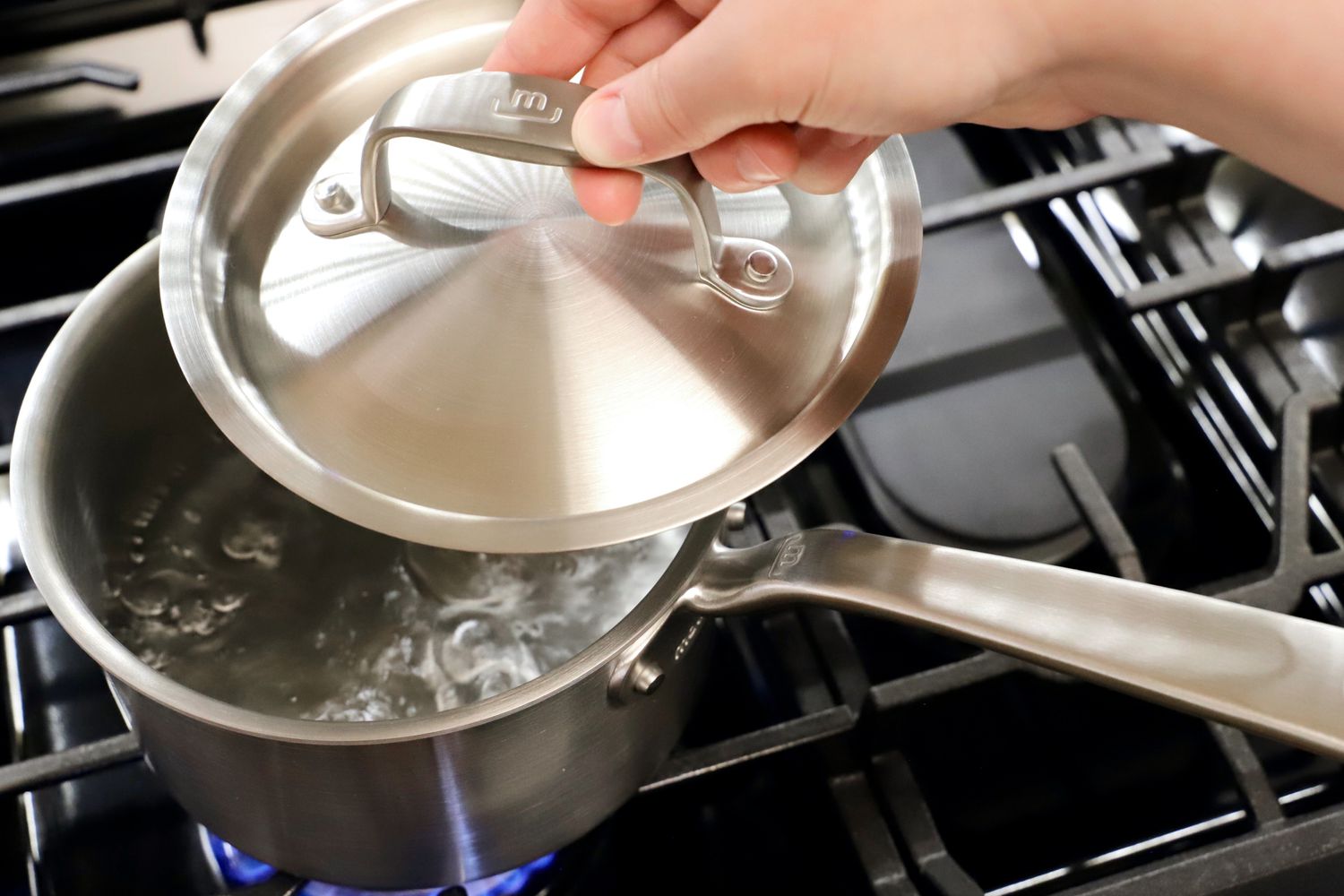 how to clean a burnt saucepan with baking soda