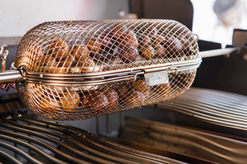 How to clean a vegetable grill basket