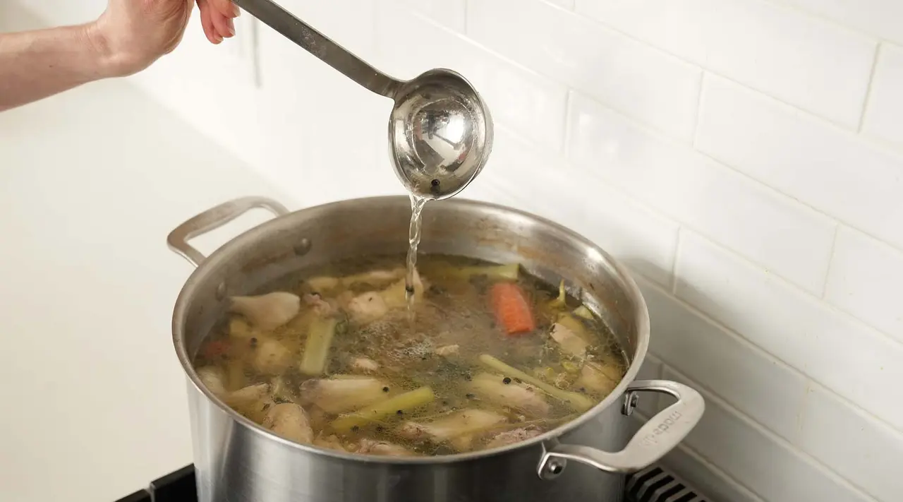 How big of a stock pot to brine a turkey