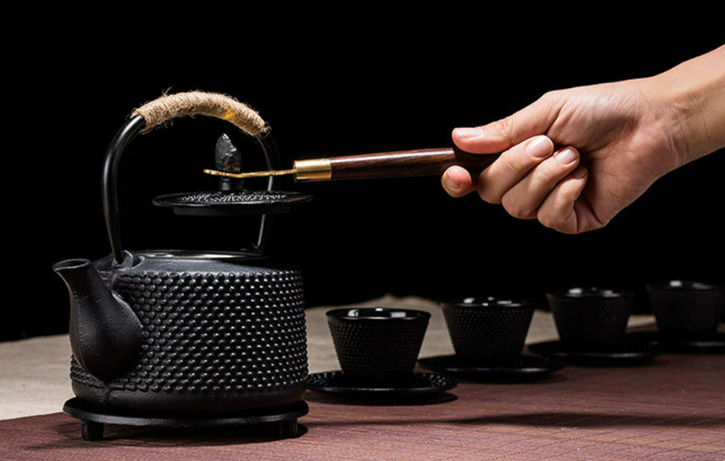 Cast Iron Kettle Safety Tips for Beginners