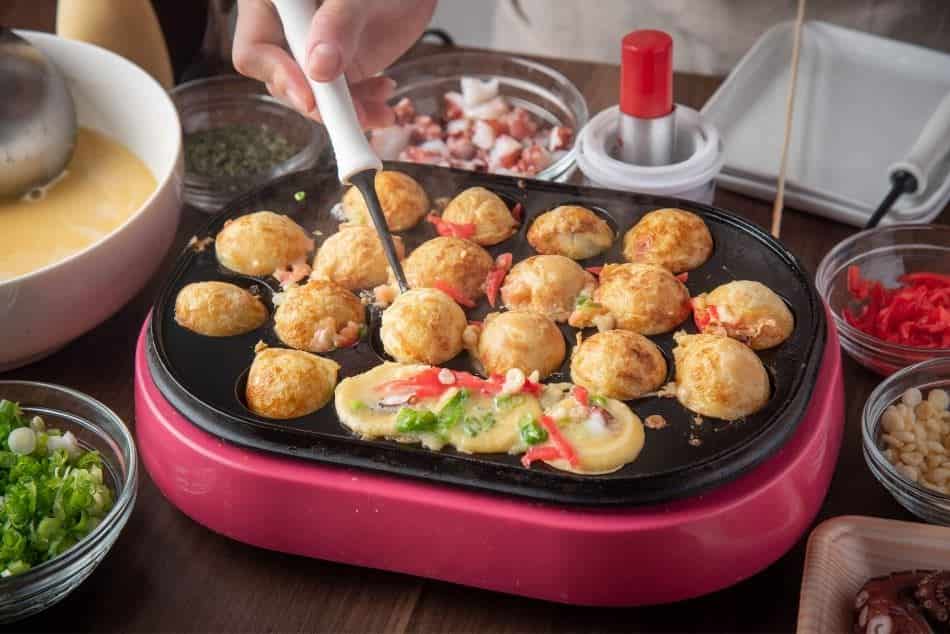 The History of Takoyaki and the Evolution of Its Pan